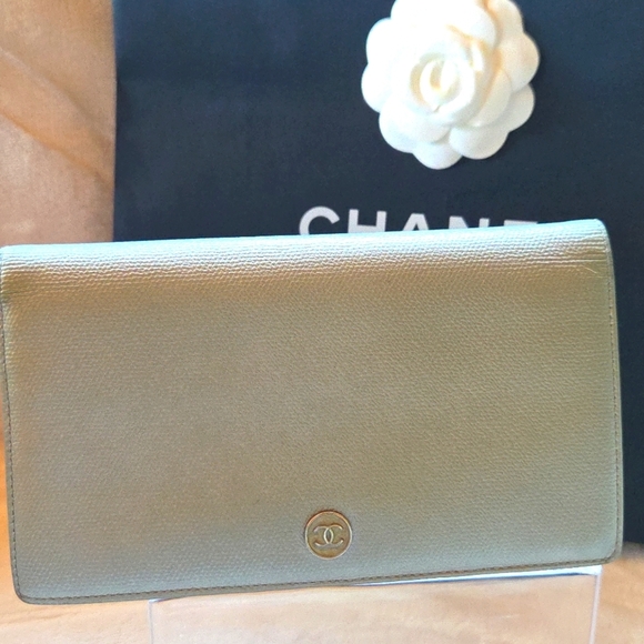 CHANEL Metallic Silver Wallet - Picture 1 of 7